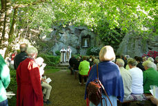 Maiandacht mit Krönung der Fatima-Madonna (Foto: Karl-Franz Thiede)